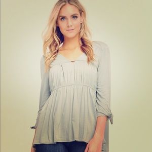 🍃💕 Meet Cora front Shirring V-Neck Top